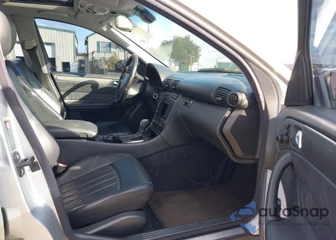 2004 Mercedes-Benz C 32 Amg z USA, uszkodzony, nr VIN WDBRF65J54F487465